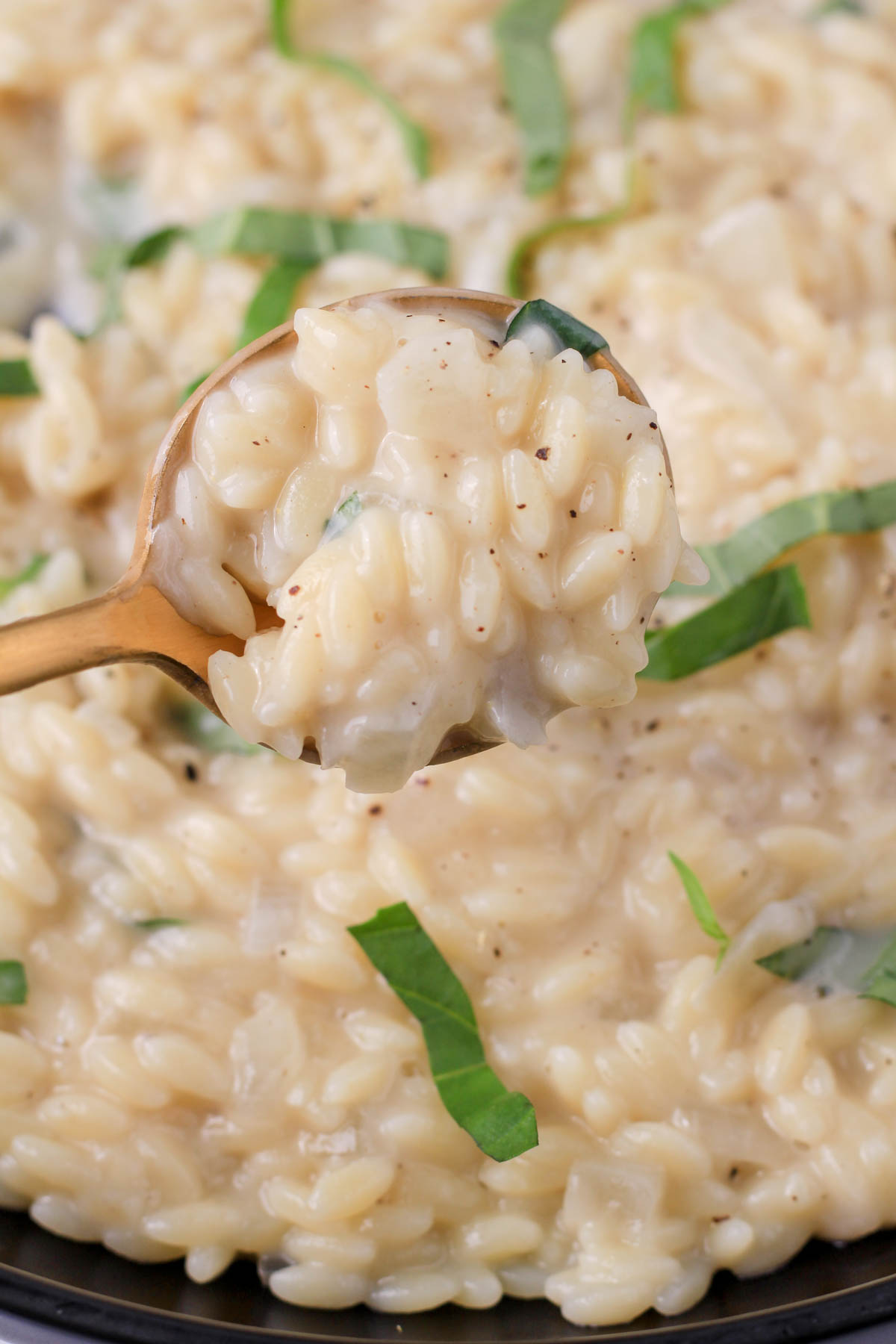 A spoonful of vegan creamy garlic orzo pasta.