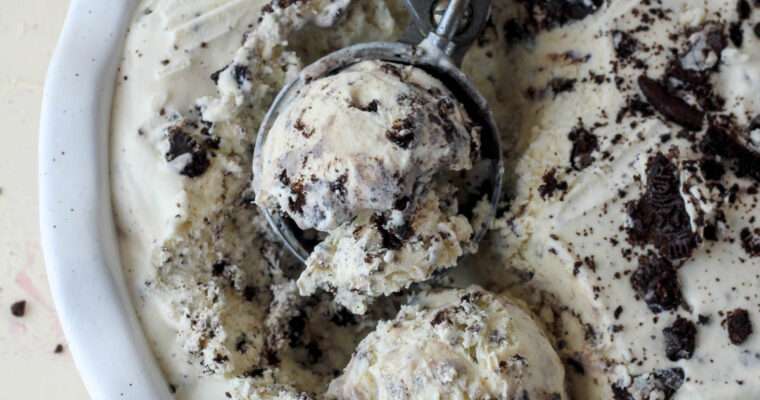 Vegan Cookies and Cream Ice Cream (No-Churn)